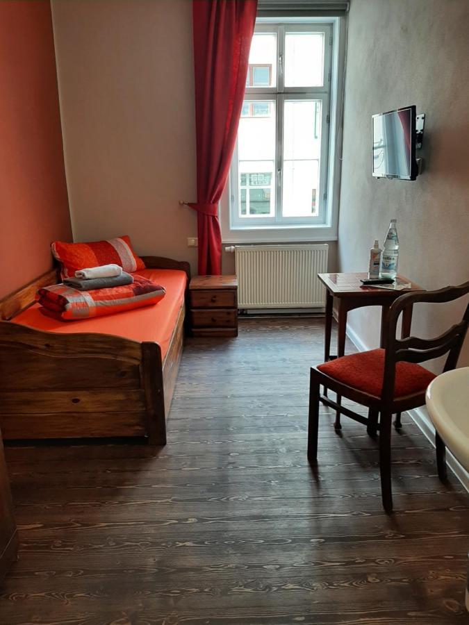 Single Room Private External Bathroom