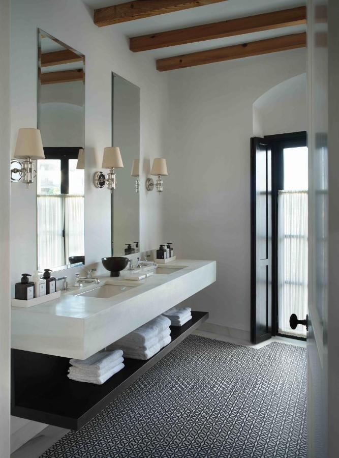 Deluxe Double Room Shower,1126832388:JPEG