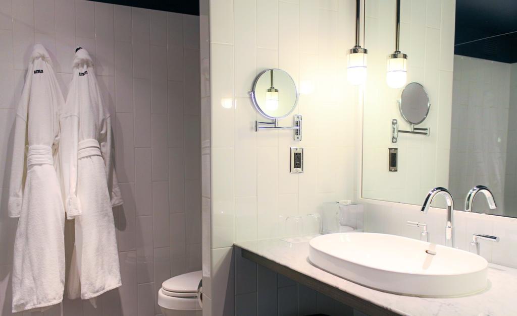 King Room with Lake View and Accessible Shower - Disability Access,112704579:JPEG