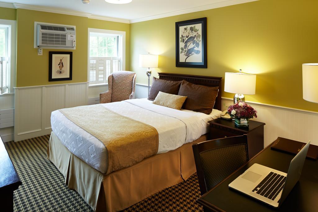 Prescott Queen Room