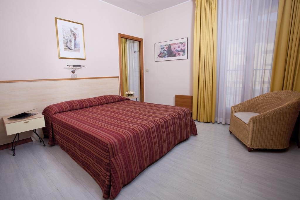 Double or Twin Room,112794453:JPEG