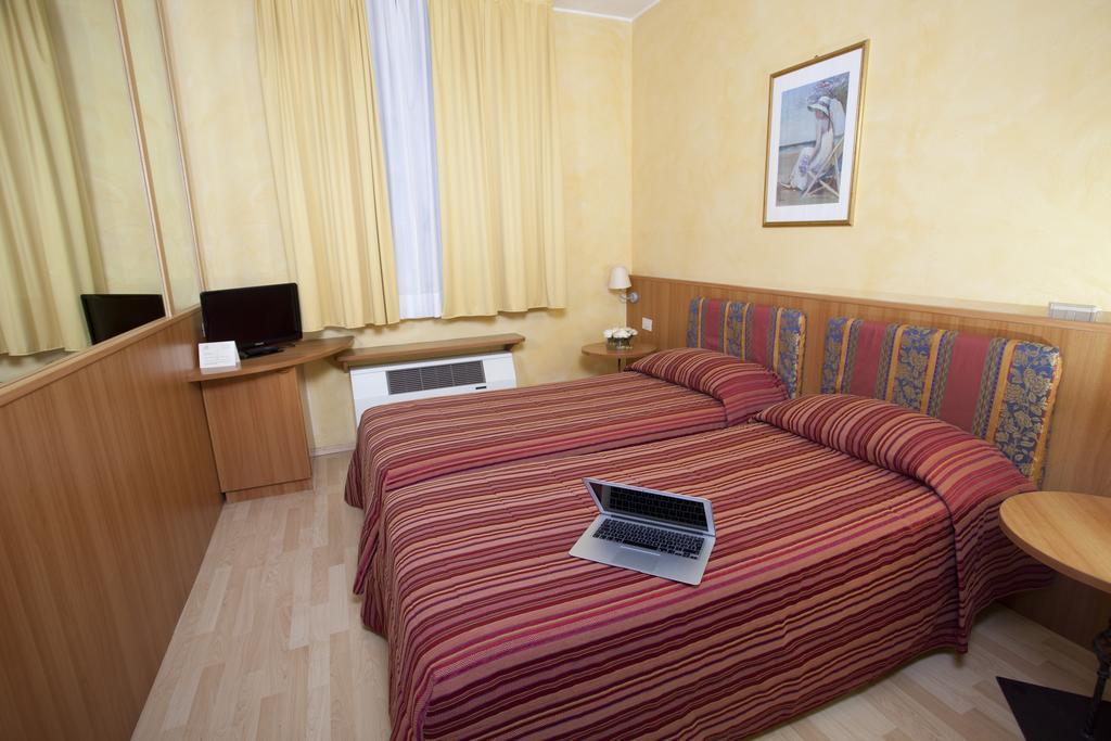 Double or Twin Room,112794438:JPEG
