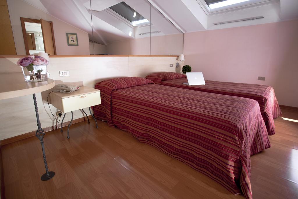 Double or Twin Room Attic,1625487095:JPEG