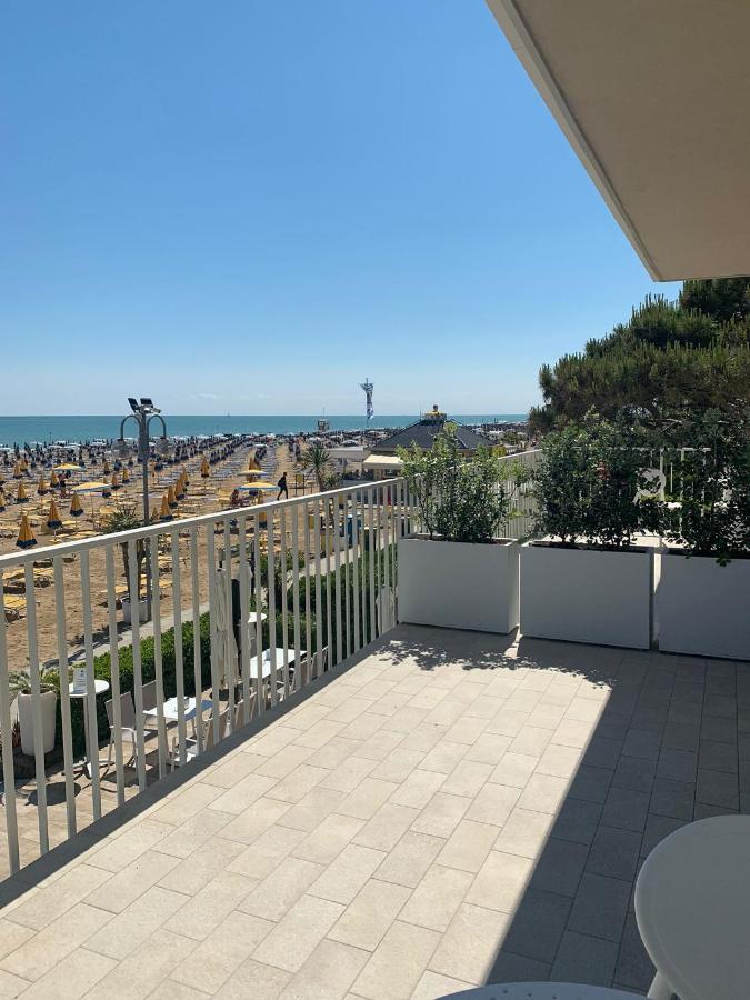 Deluxe Double Room Balcony Lateral Sea View