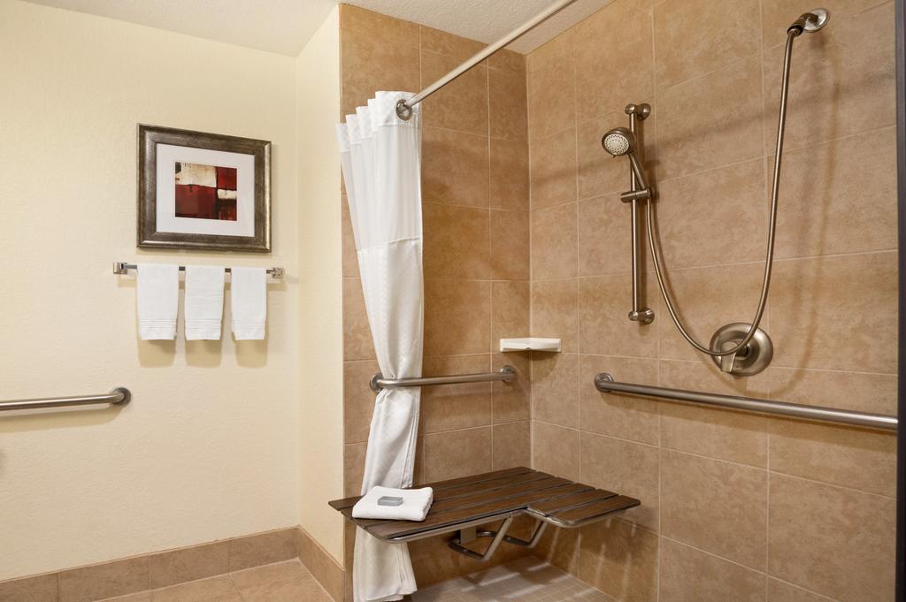 King Room Bath Tub Mobility or Hearing Accessible Non-Smoking