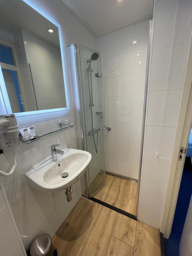 Double Room Shower,118600039:JPEG