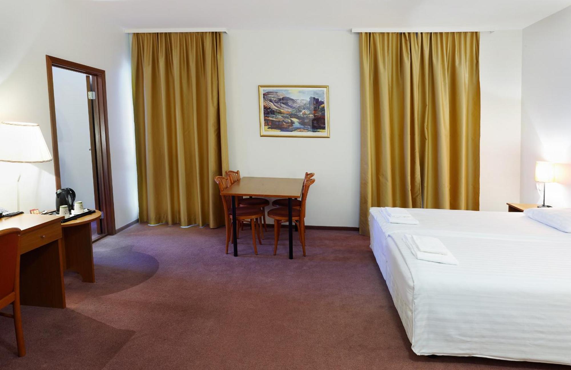 Quadruple Room,1439745901:JPEG