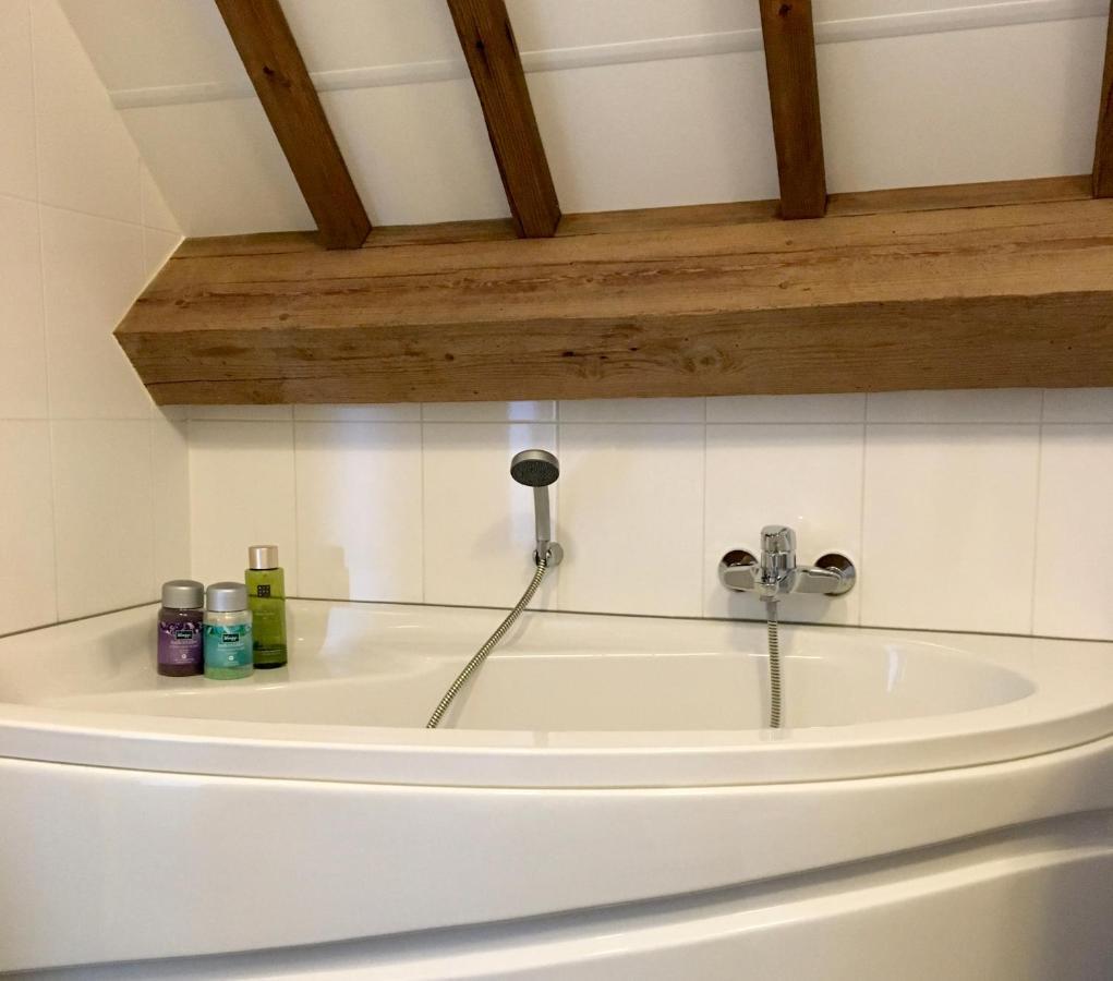 Deluxe Double Room Bath