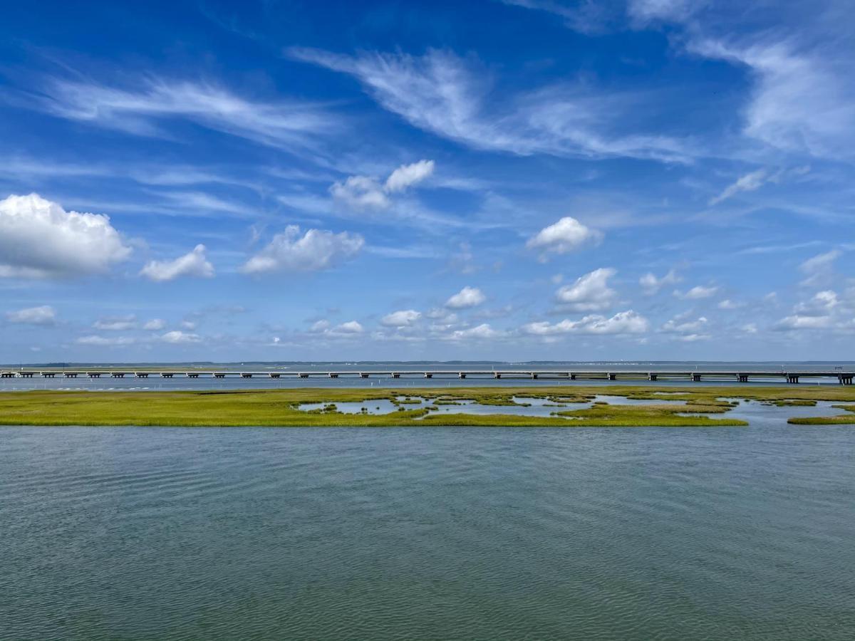 Direct Bayfront Double Queen Suite