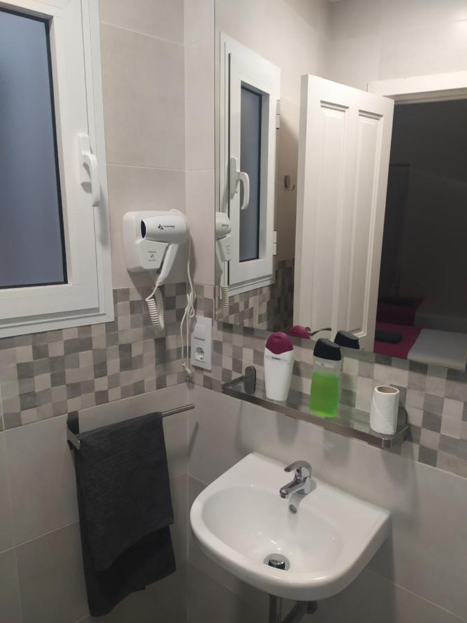 Twin Room Private Bathroom