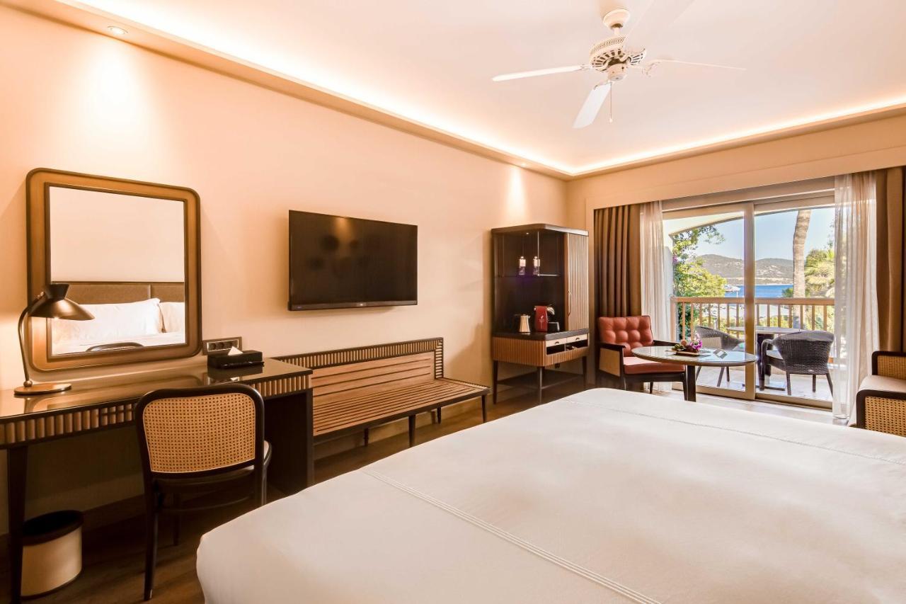Deluxe King Sea View