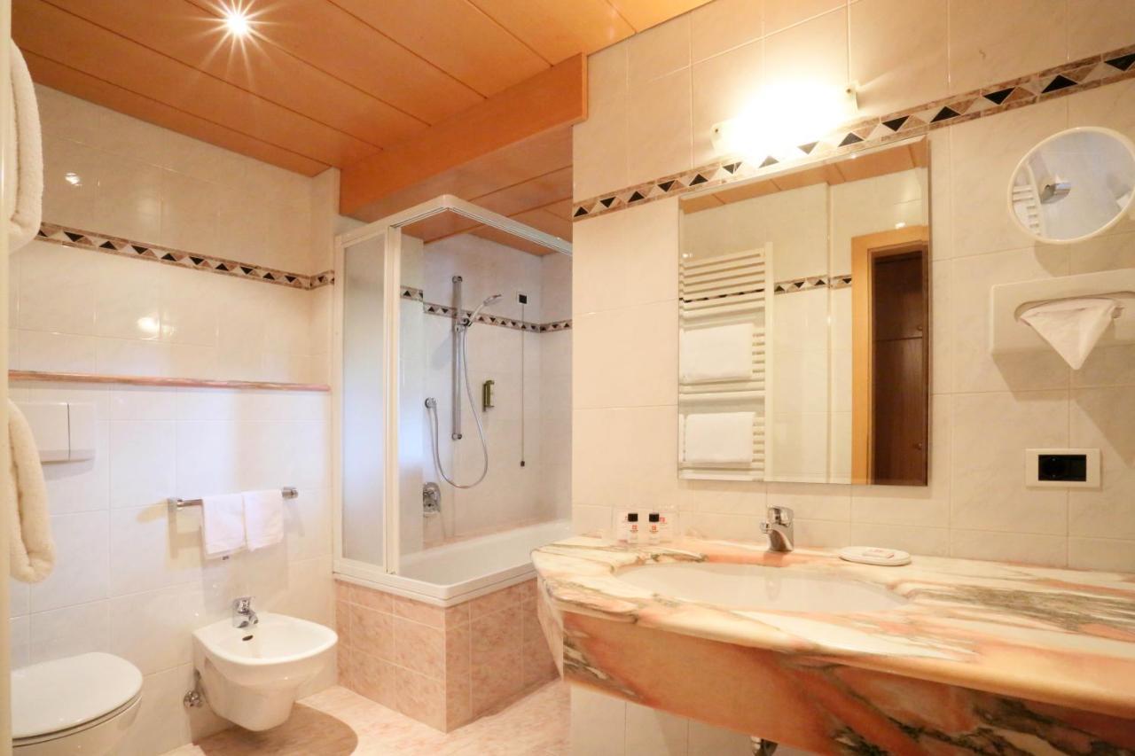Deluxe Double Room Bath