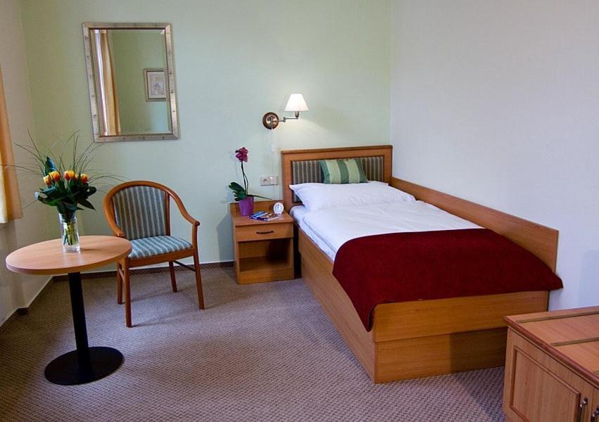 Single Room,1580520287:JPEG
