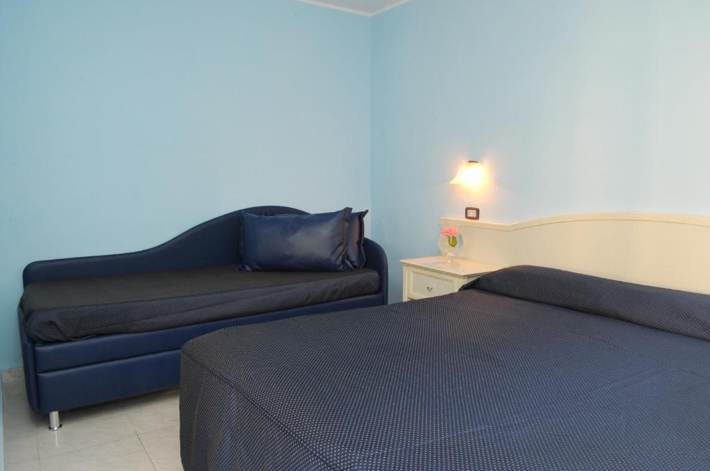 Standard Quadruple Room,11384477:JPEG