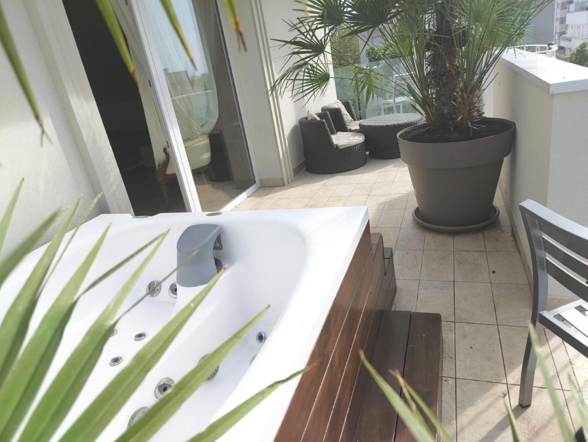 Adriatic Room external SPA bathtub