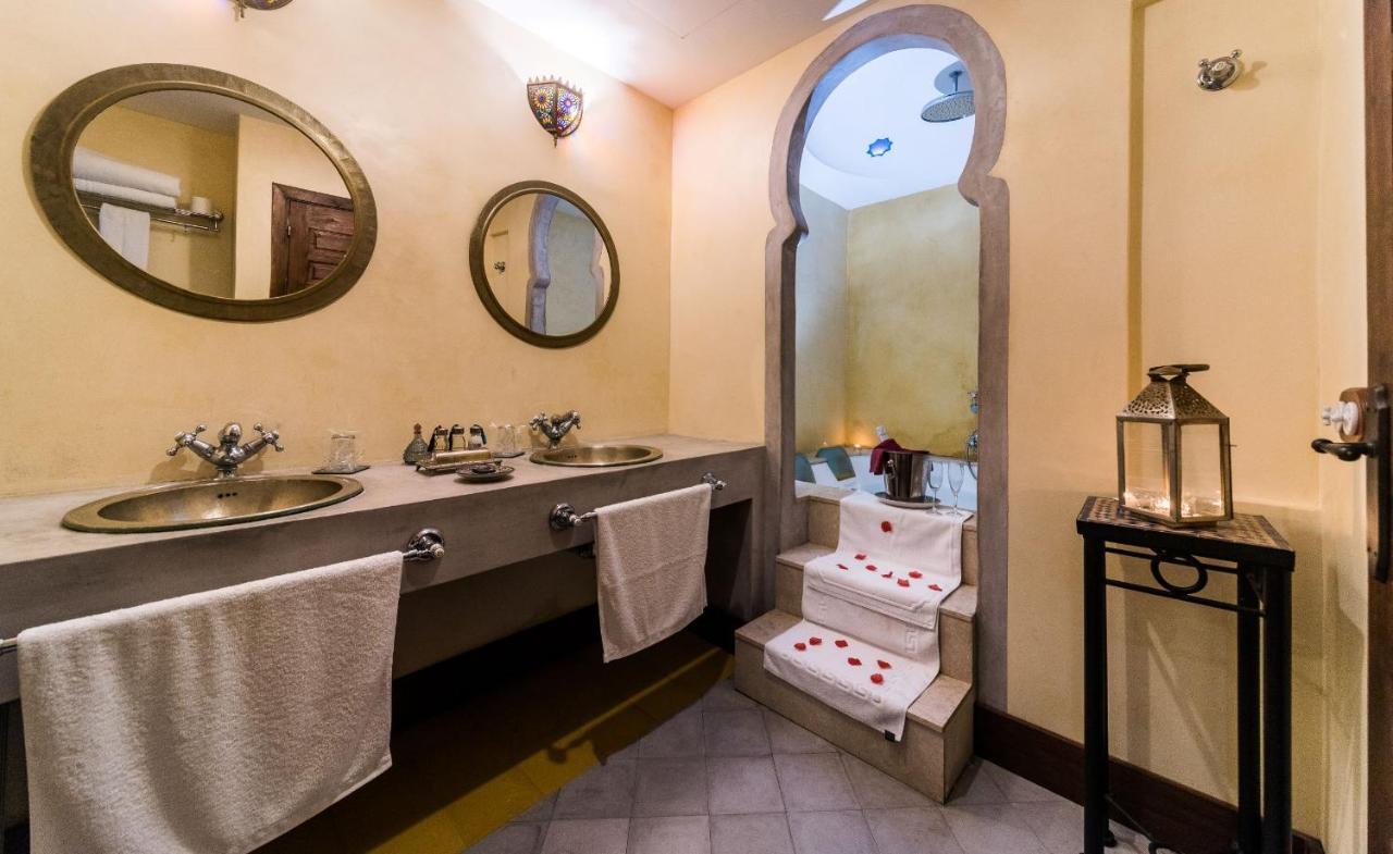 Queen Suite Spa Bath