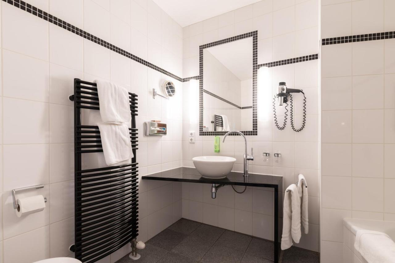Large Double or Twin Room
