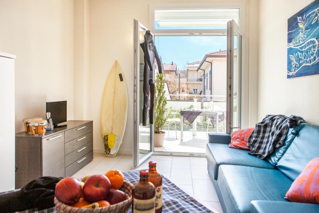 Deluxe One-Bedroom Apartment Balcony