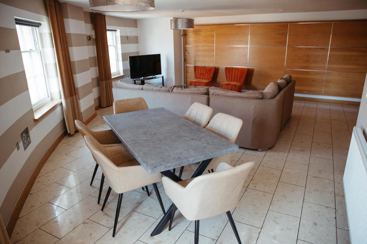 Family 2 Bedroom Apartment,188525330:JPEG