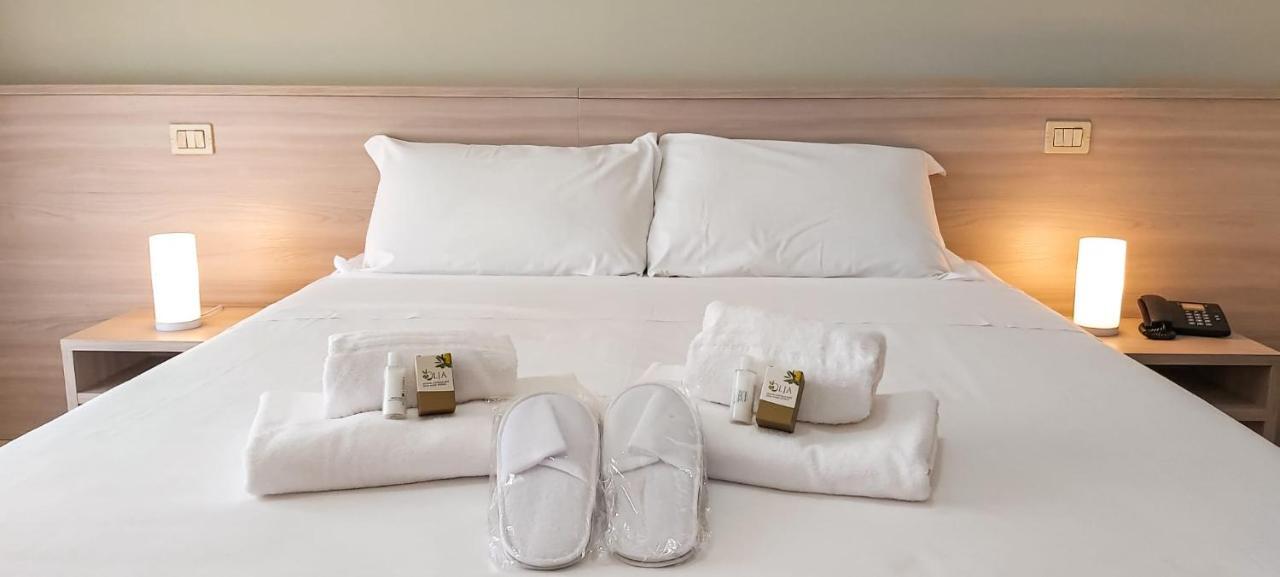 Standard Double or Twin Room,1130855892:JPEG
