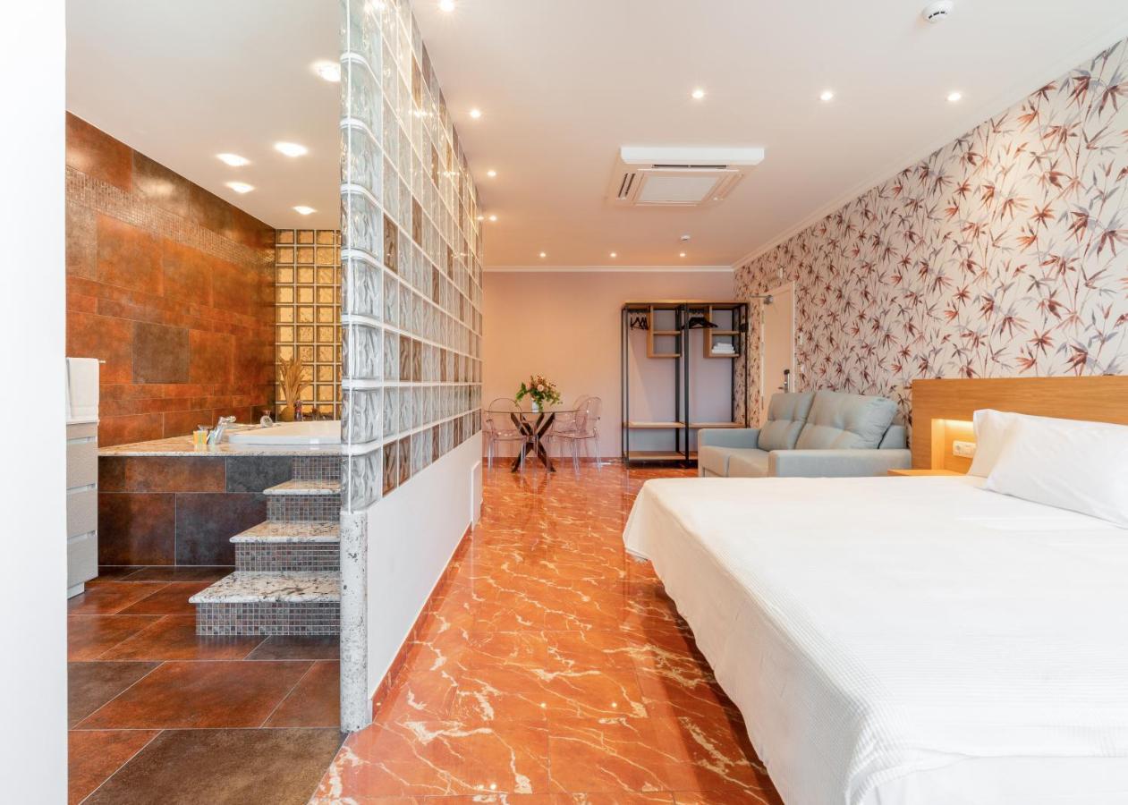 Deluxe Suite Spa Bath