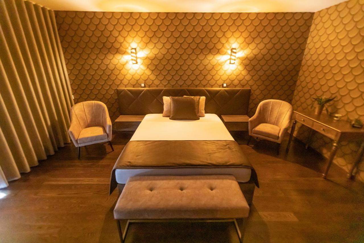 Suite with Balcony,1131189732:JPEG