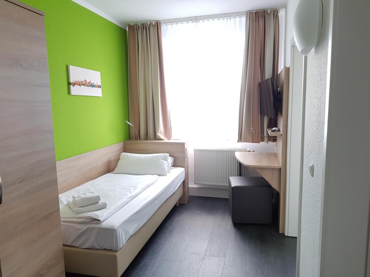 Single Room,127001406:JPEG