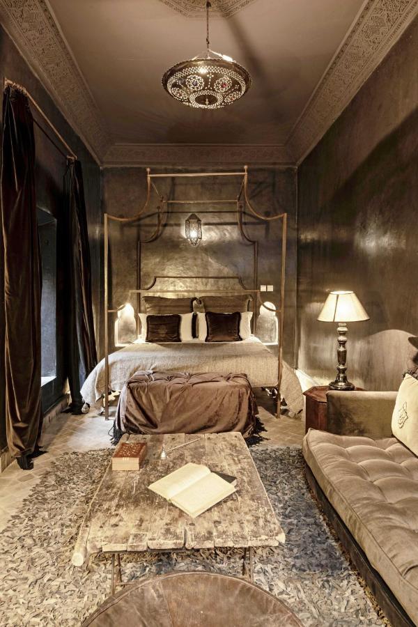 Noir Poudré Suite