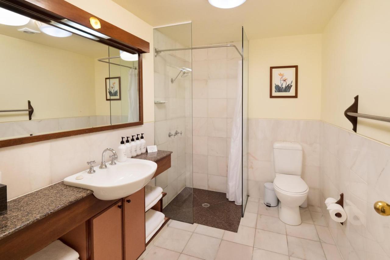 Pacific King Suite