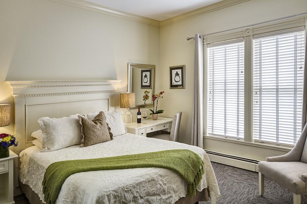 Standard Queen Room