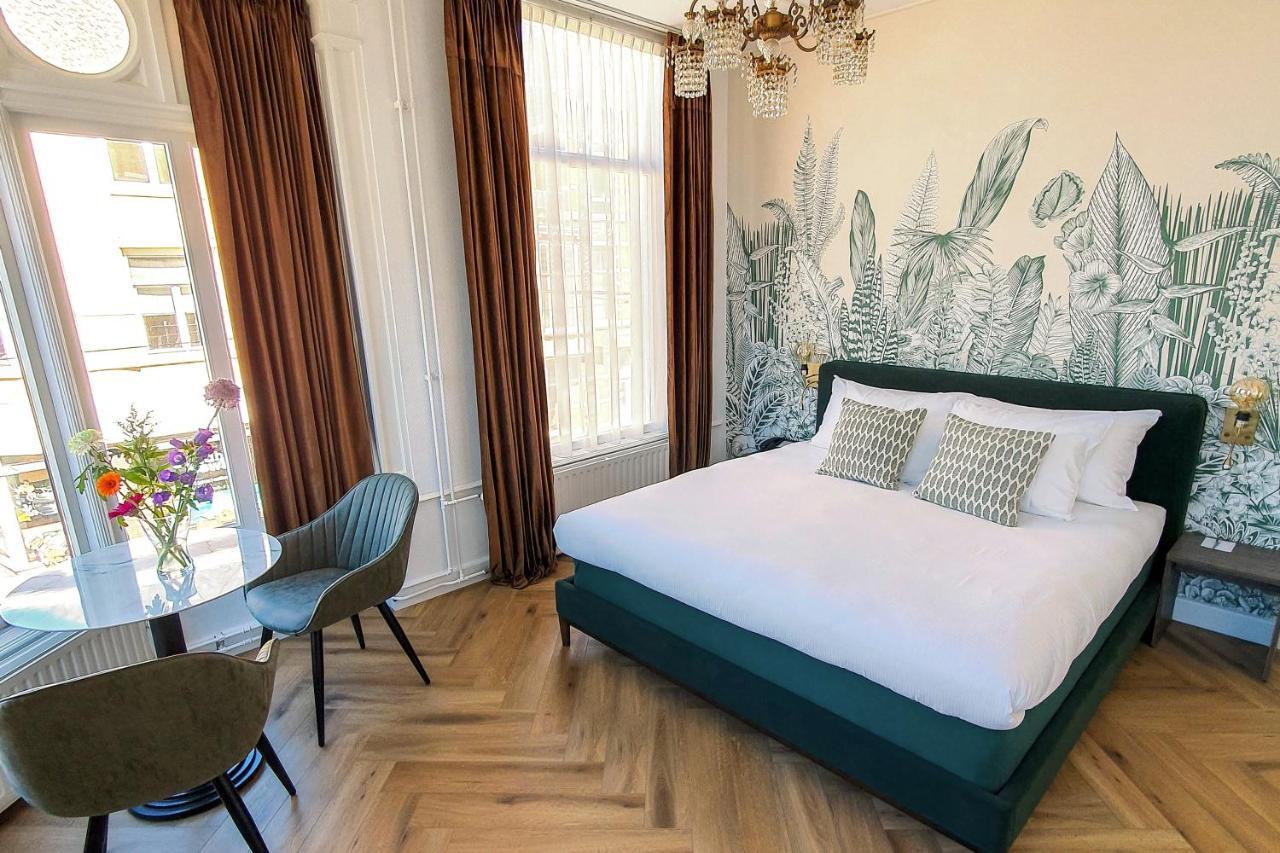 Deluxe Double Room Bath,799957311:JPEG