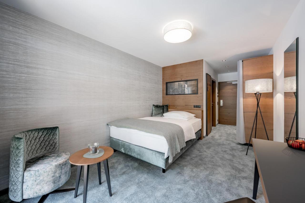 Deluxe Single Room Balcony,1133430654:JPEG