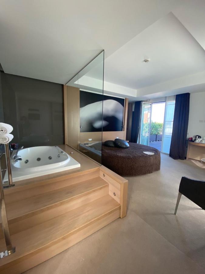 Luxury Suite Spa Bath,1138243870:JPEG