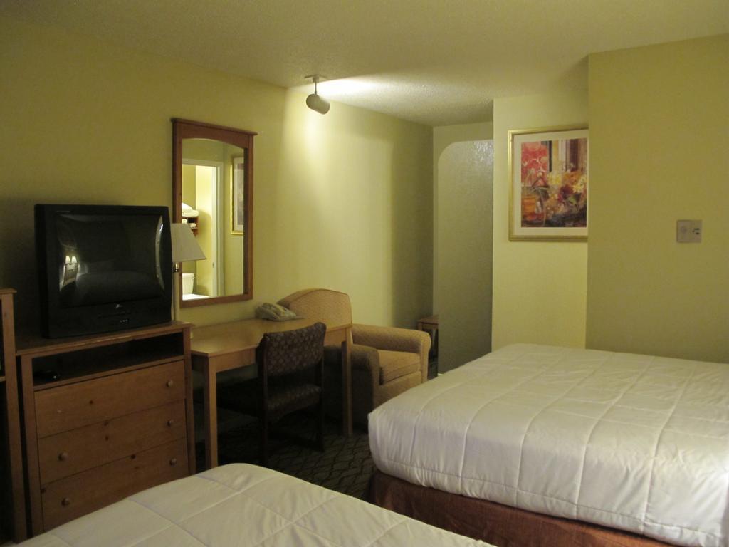 Queen Room Two Queen Beds