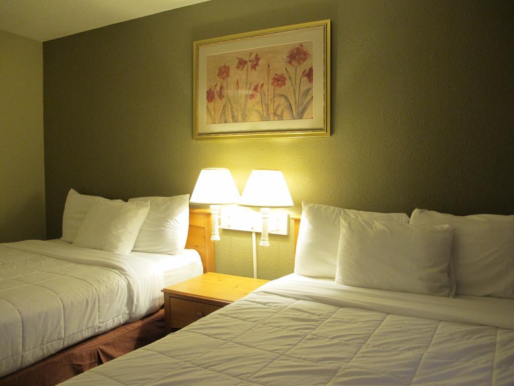Queen Room Two Queen Beds