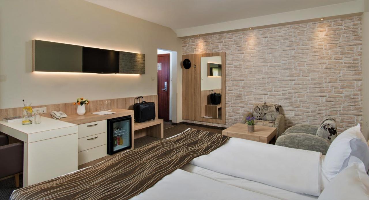 Deluxe Double Room Bath,1135414240:JPEG