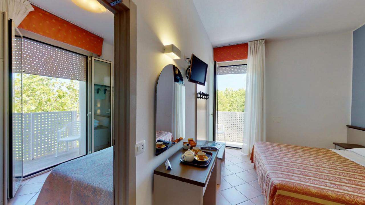 Family Room,1135635164:JPEG
