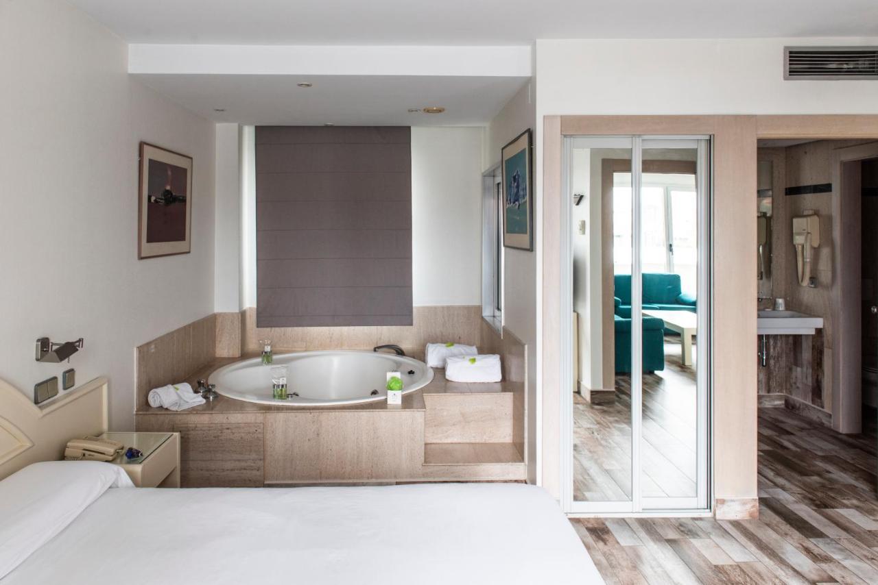 Suite Spa Bath,1136937793:JPEG
