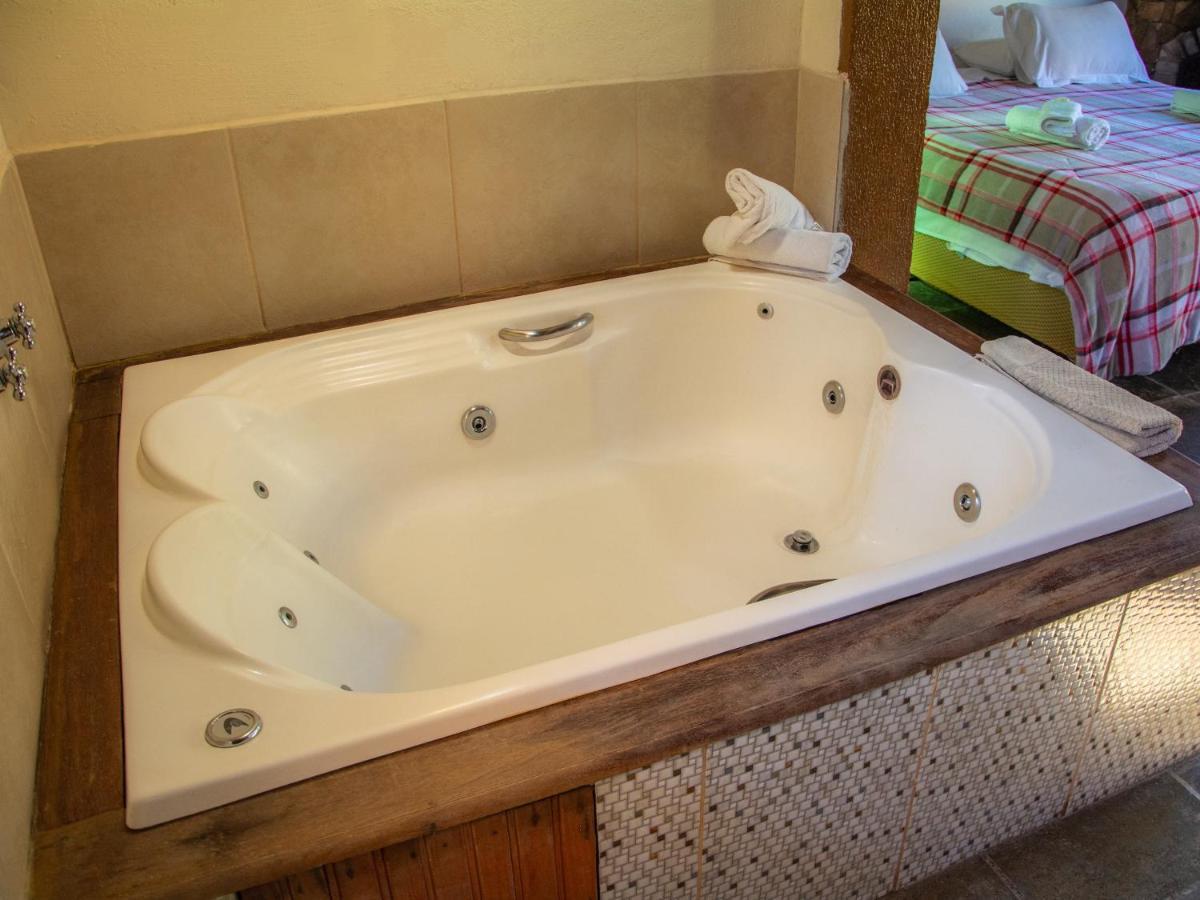 Master Chalet spa bath,1137015484:JPEG