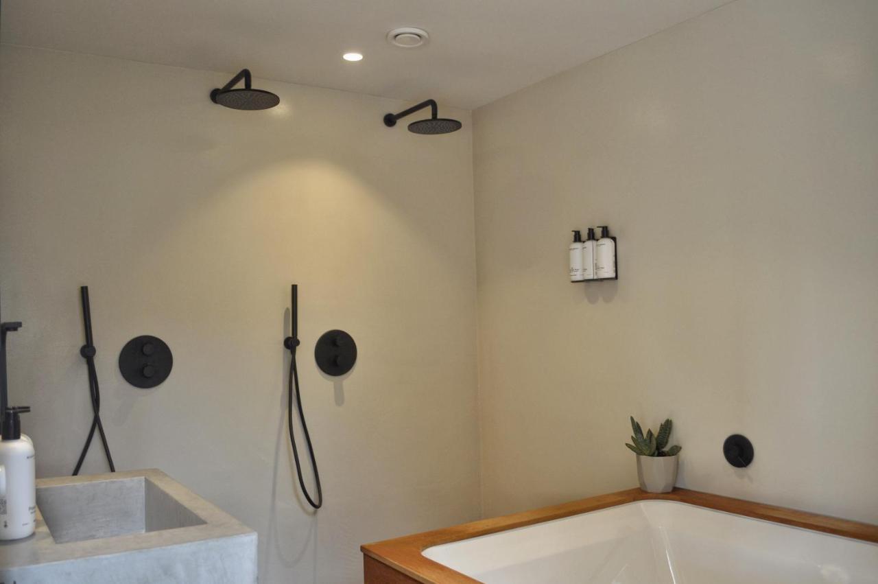 Deluxe Suite Spa Bath