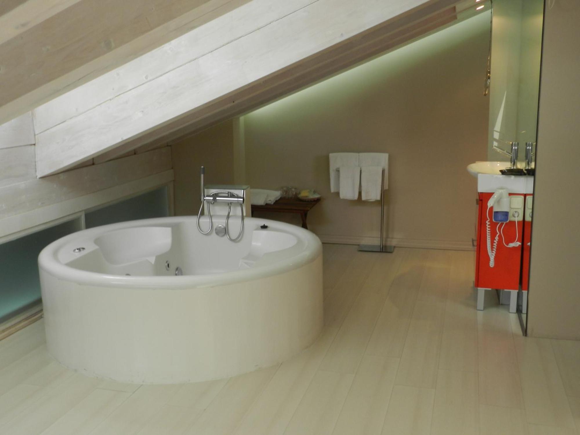Loft Spa Bath,1137536656:JPEG