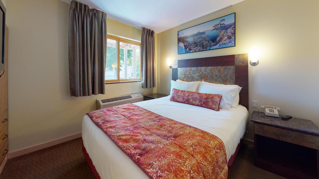 Superior Two-Bedroom Suite - Lake Front