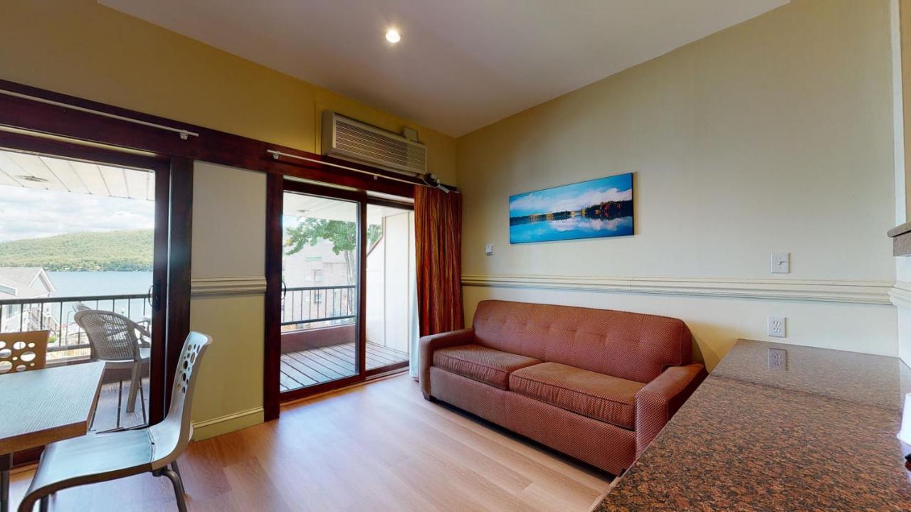 Suite with Two Queen Beds - Lake View