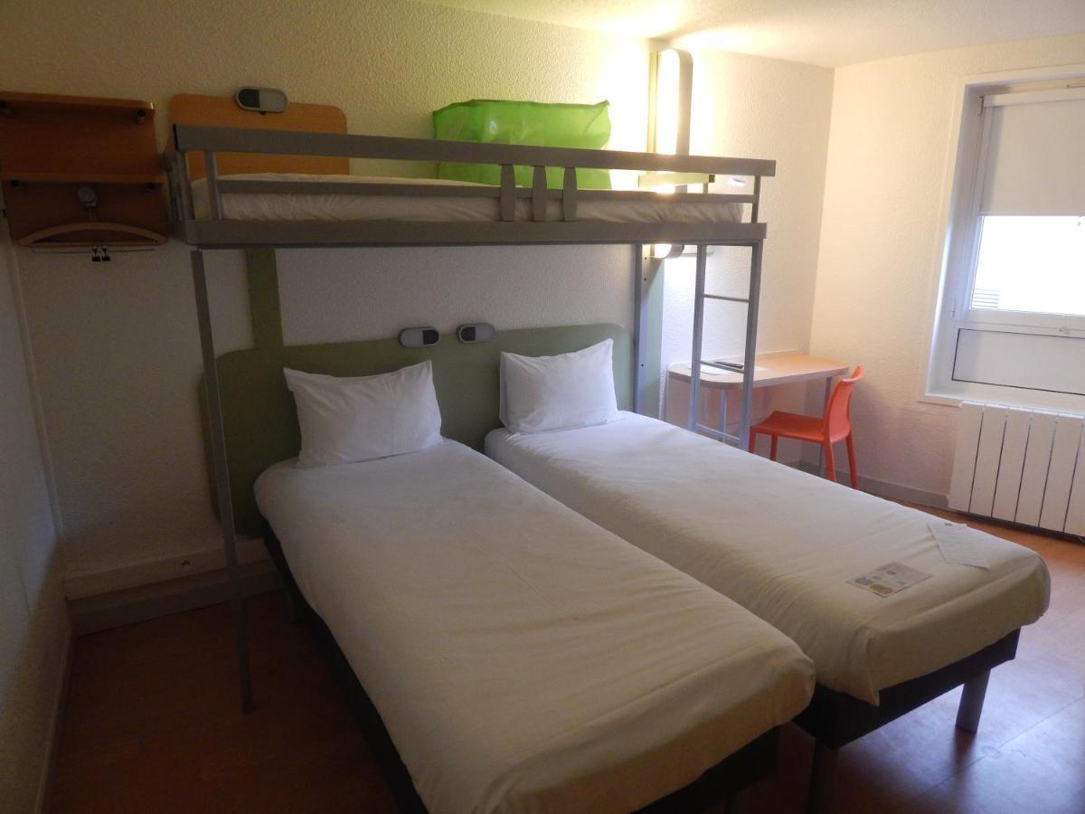 Triple Room with Three Single Beds,775704571:JPEG