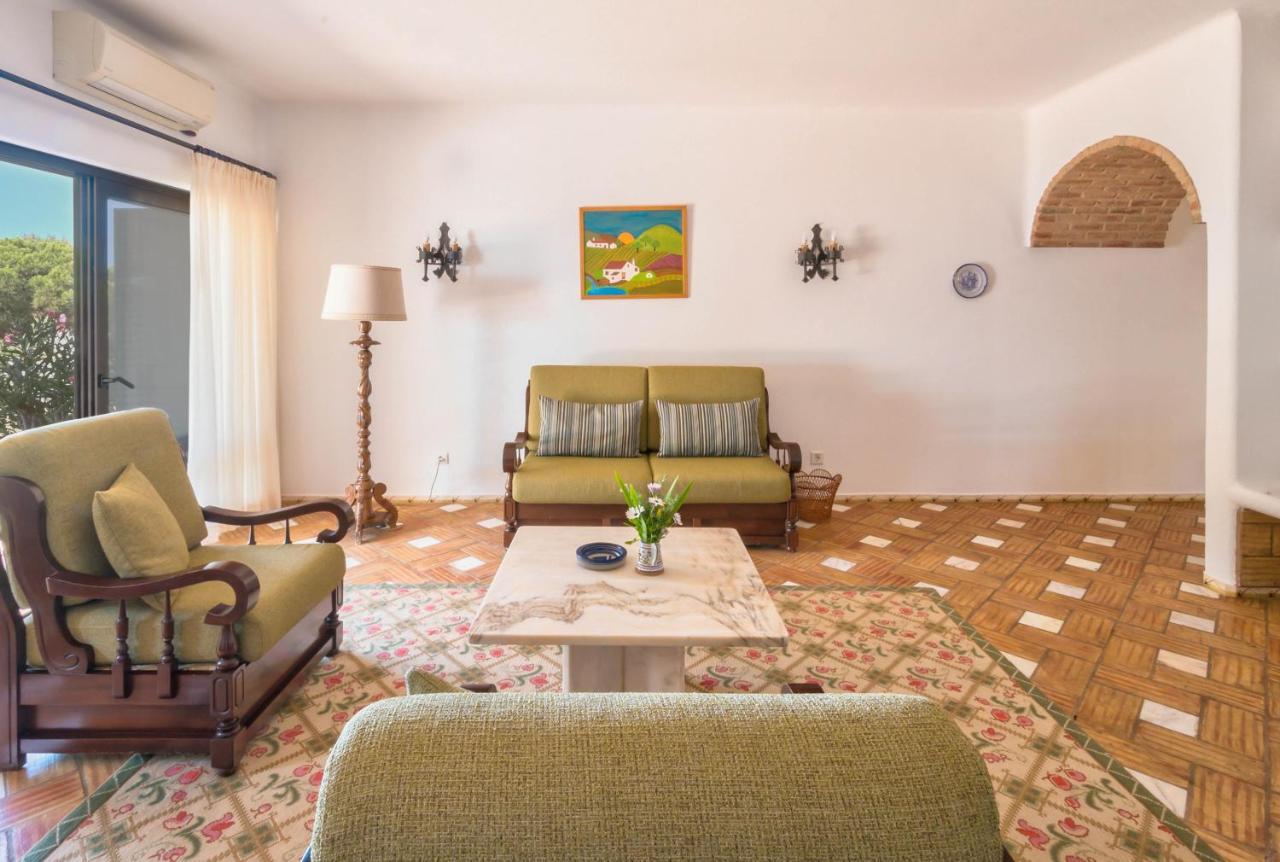 Superior One-Bedroom Apartment
