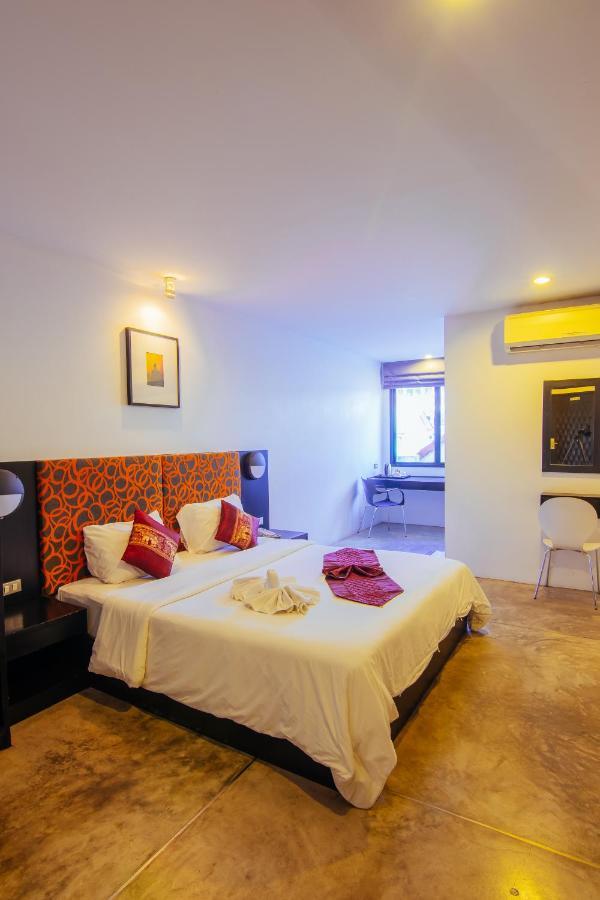 Large Deluxe Double or Twin Room,1138891555:JPEG