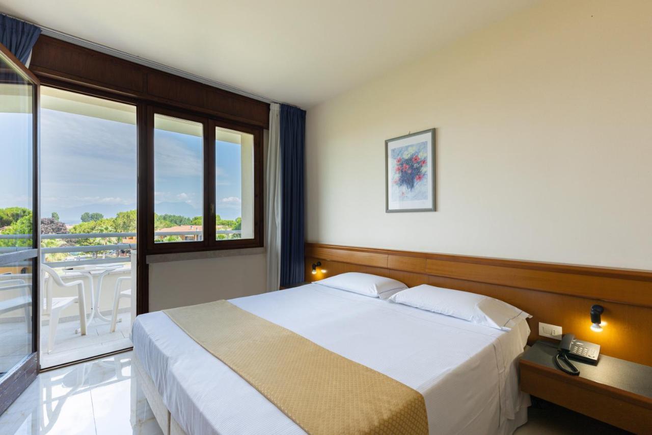 Standard Double or Twin Room,1139300413:JPEG