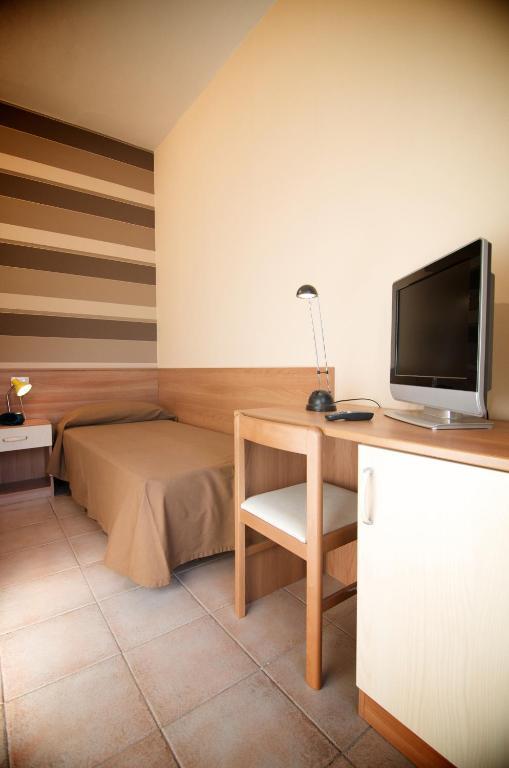 Single Room,1584463314:JPEG