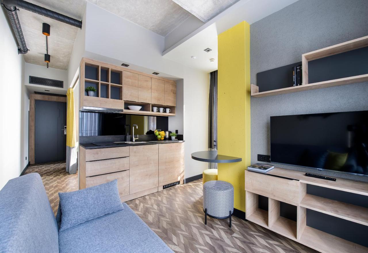 One-Bedroom Apartment LARGE