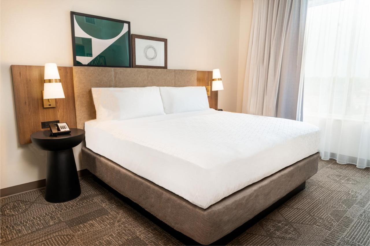 One-Bedroom King Suite